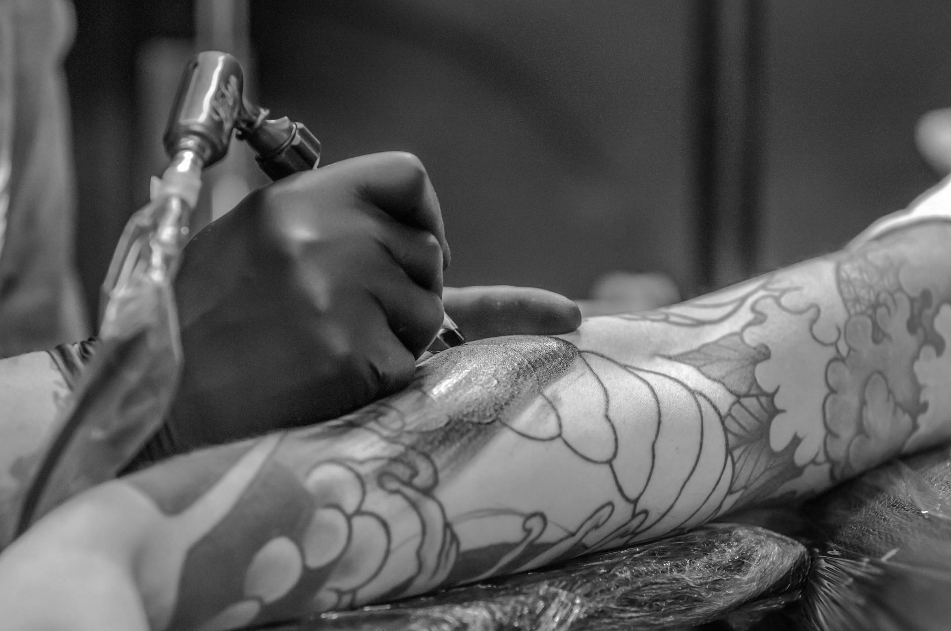 Tattoo removing by a professional (Image via Pexels)